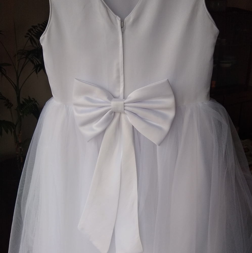 Gown - Picture 4 of 10